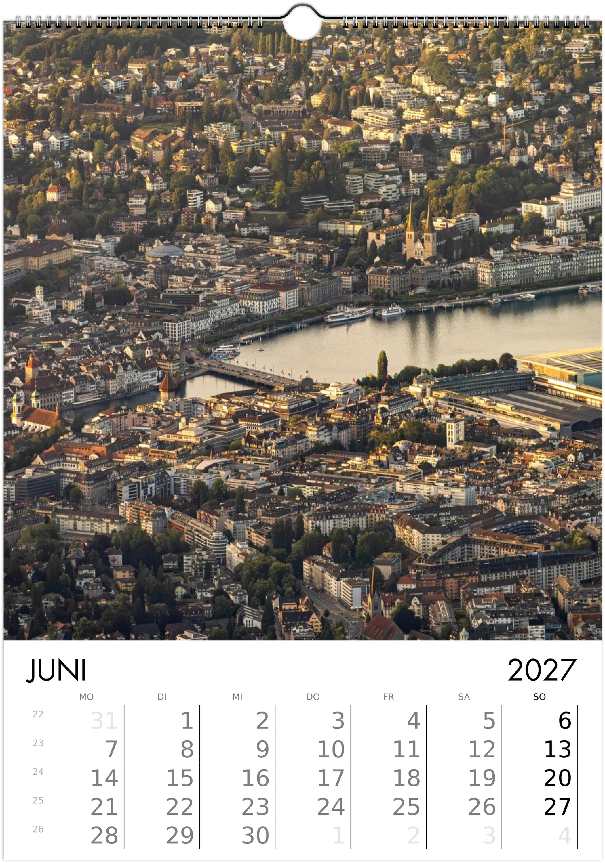 Luzern im Juni: Sonnenuntergangsstimmung auf die Stadt Luzern hinab