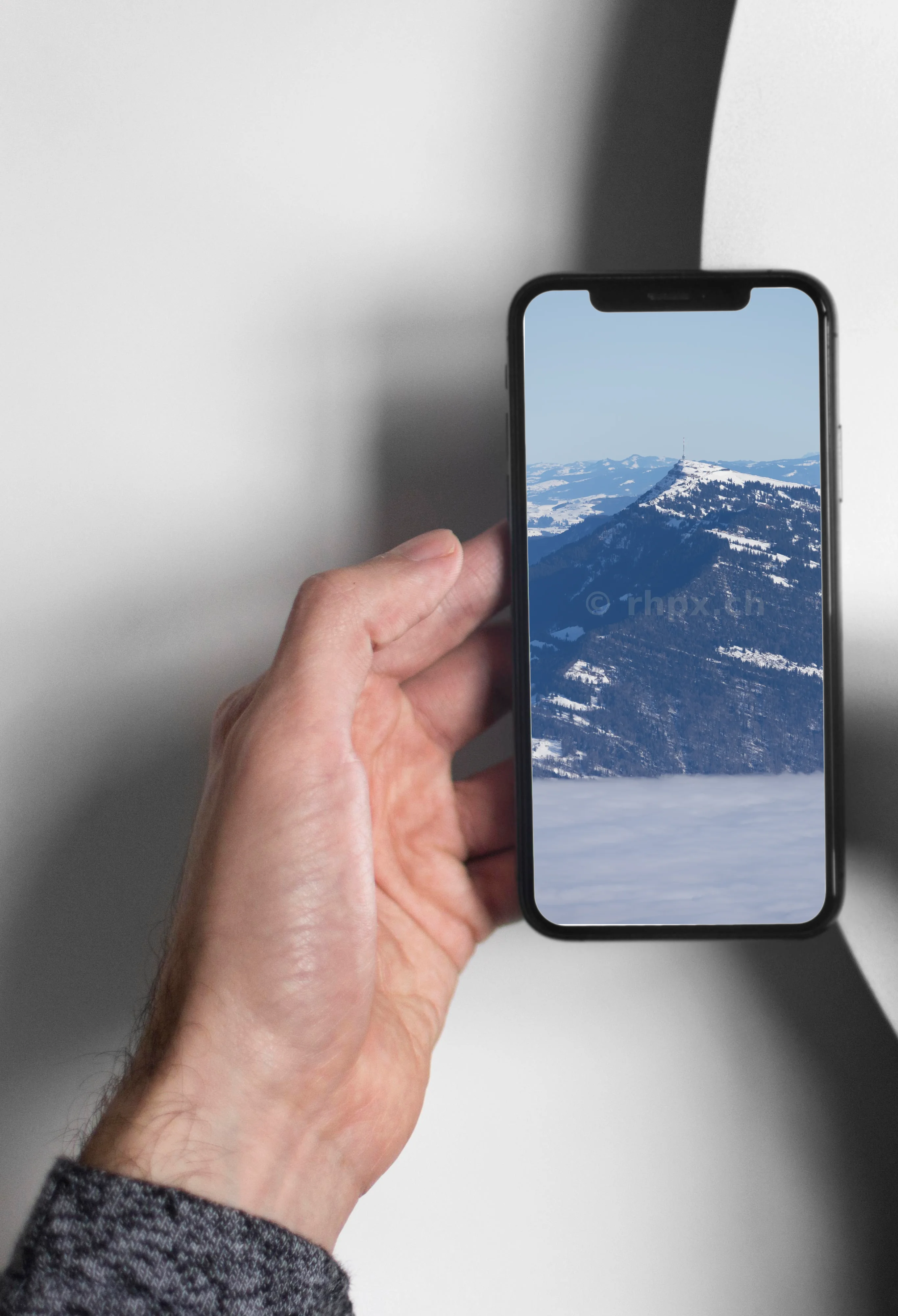 Der verschneite Rigi über dem Nebelmeer